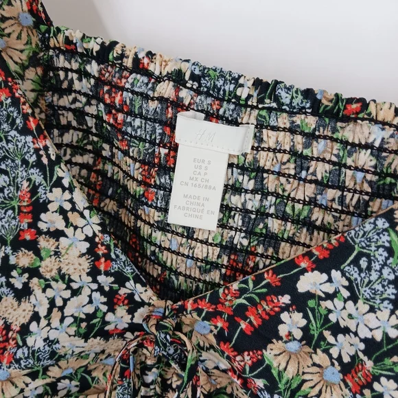 H&M Ruched Floral Top - Picture 3 of 5